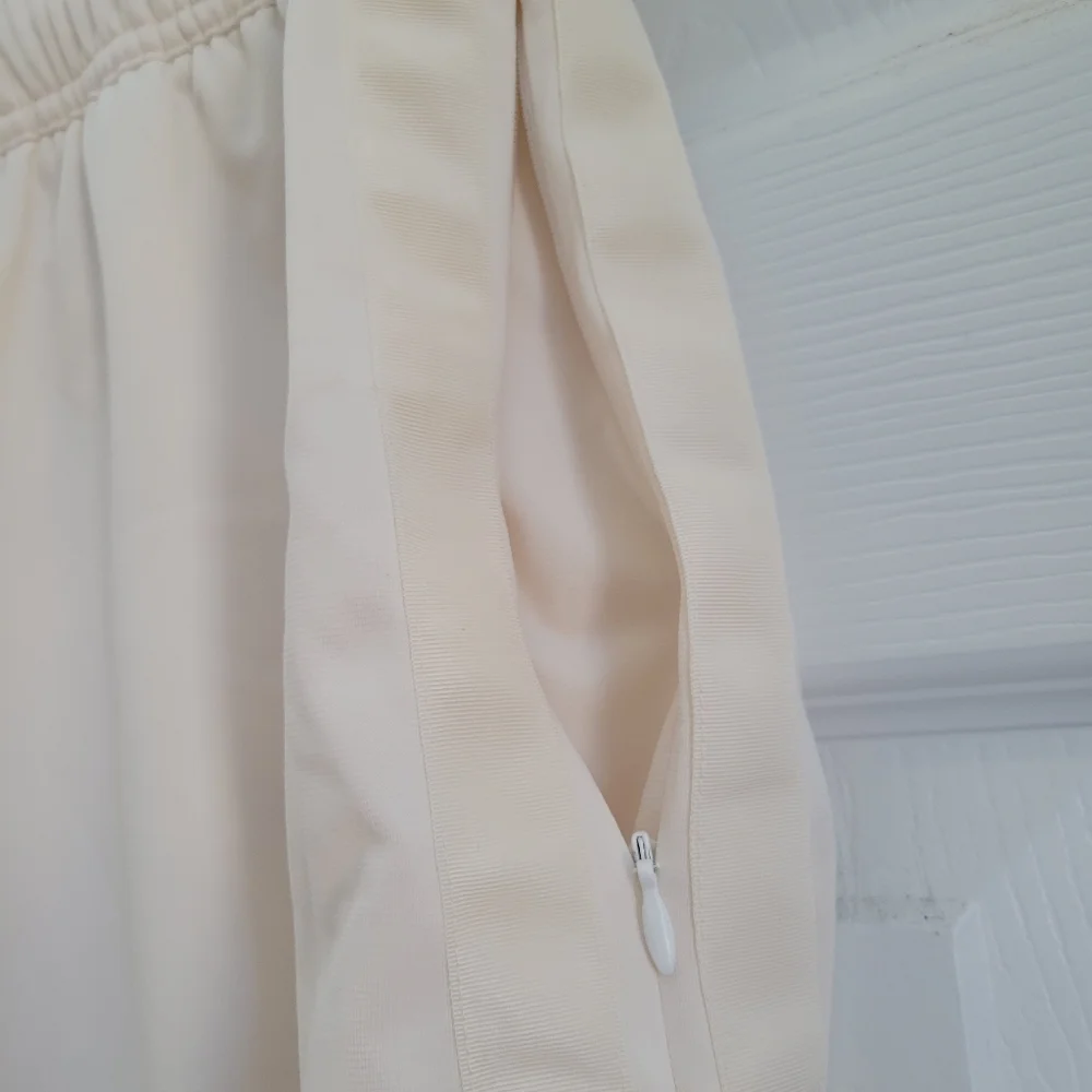 Alo Yoga Prizewinner Pant Medium M Cream High Rise Athletic Lounge Chic StyleFit